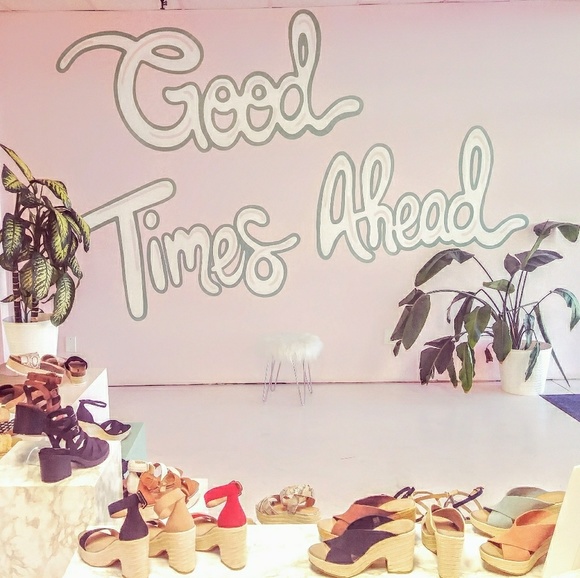 Chinese Laundry - Picture 1 of 2